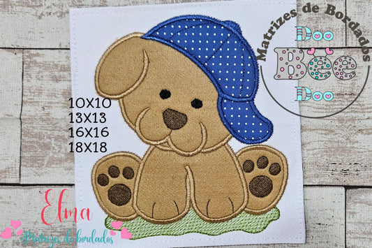 Matriz de Bordado Cachorrinho Sentado com Boné – Aplique