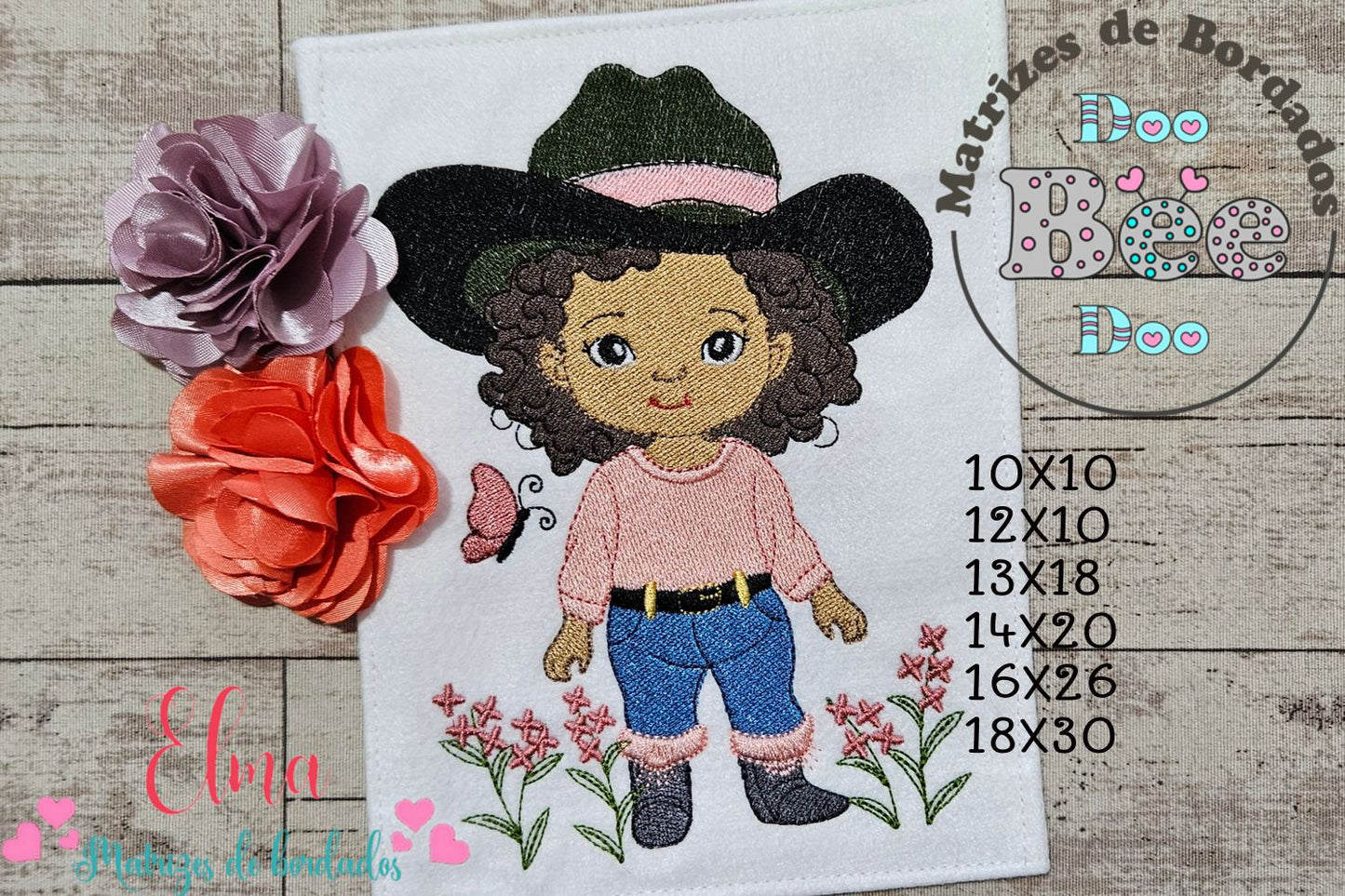 Matriz de Bordado Cowgirl Cacheada entre Flores – Ponto Cheio