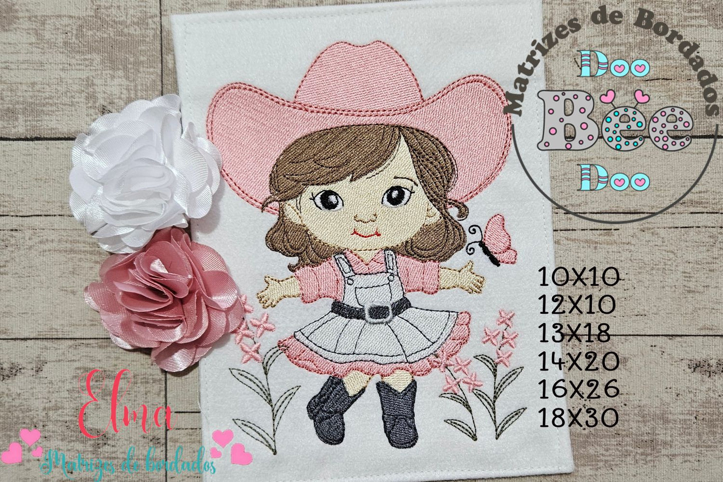 Matriz de Bordado Vaqueirinha com Jardineira Fofa – Ponto Cheio