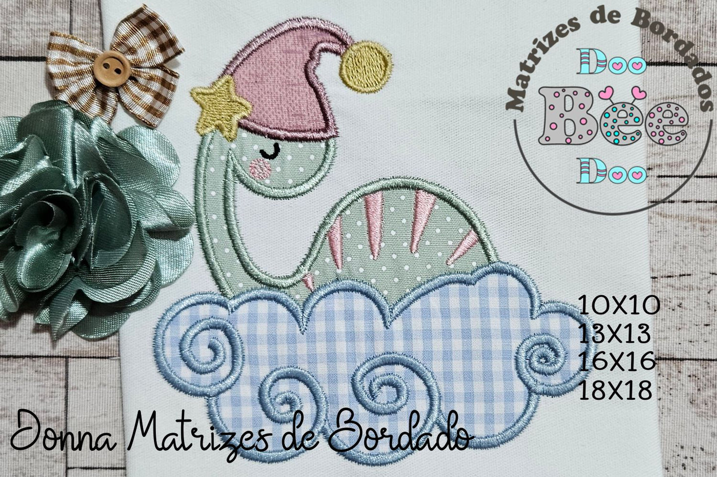 Matriz de Bordado Dinossauro Dorminhoco nas Nuvens – Aplique
