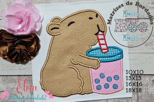 Matriz de Bordado Capivara com Copo de Bubble Tea – Aplique