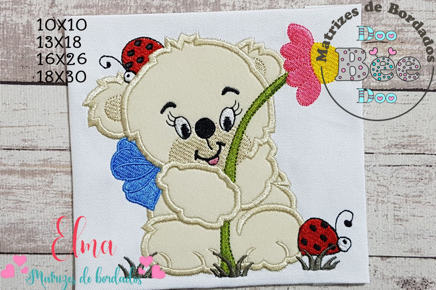 Matriz de Bordado Ursinho com Flor e Joaninhas – Aplique