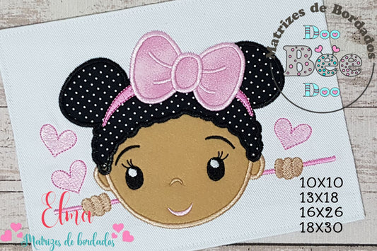 Matriz de Bordado Menina com Laço e Corações – Aplique