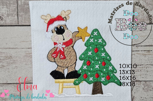 Matriz de Bordado Rena de Natal com Árvore – Ponto Cheio
