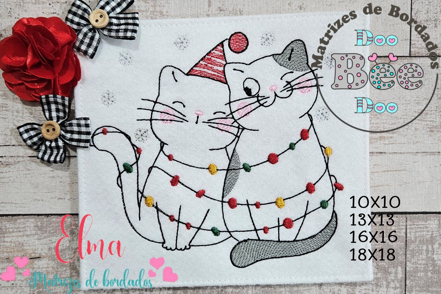 Matriz de Bordado Gatinhos Natalinos Enrolados nas Luzes - Redwork