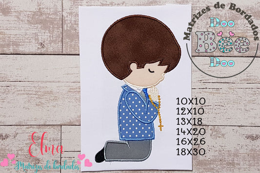 Matriz de Bordado Menino Orando com Terço – Aplique