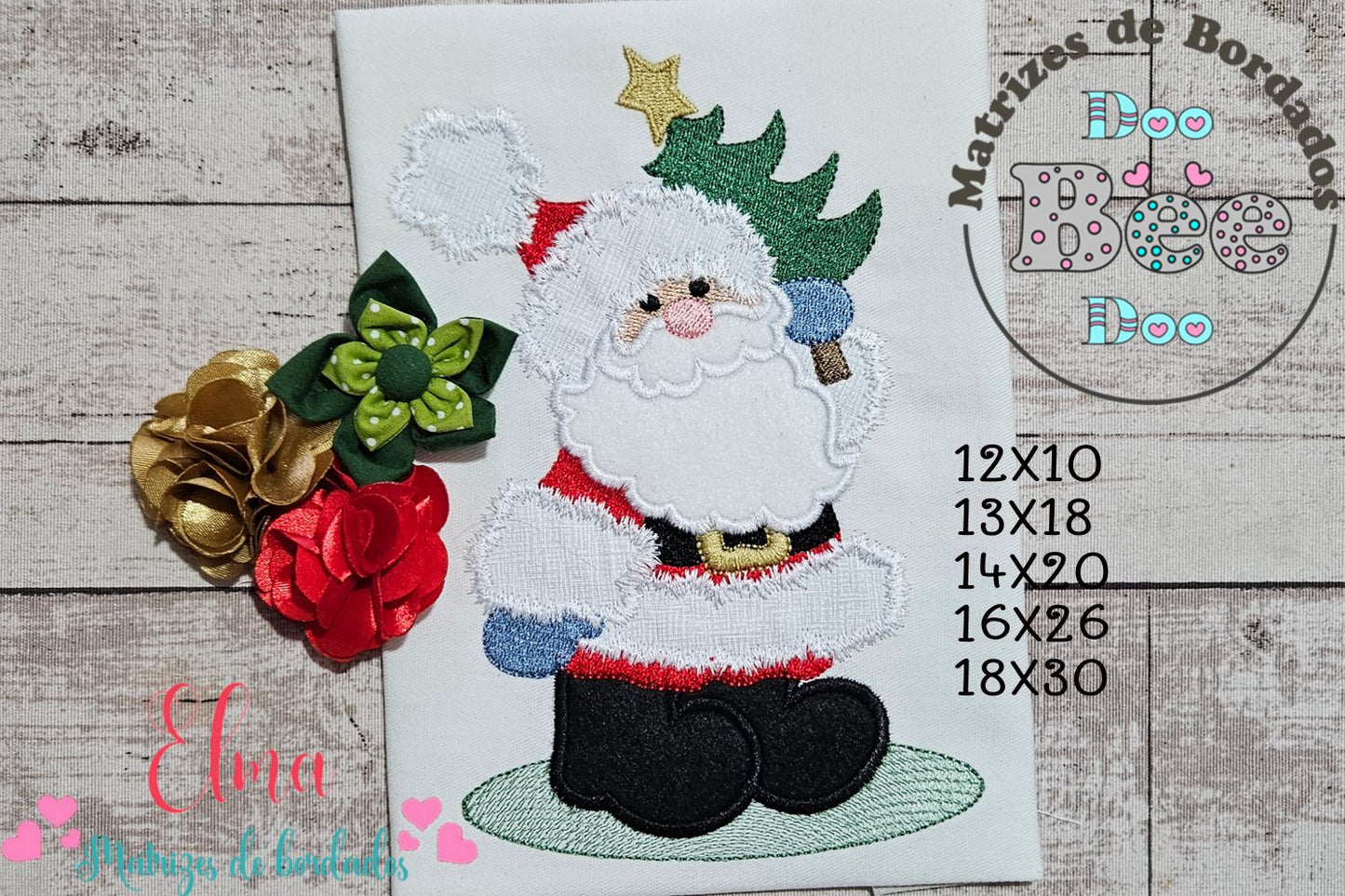 Matriz de Bordado Papai Noel Fofo Segurando Árvore – Aplique