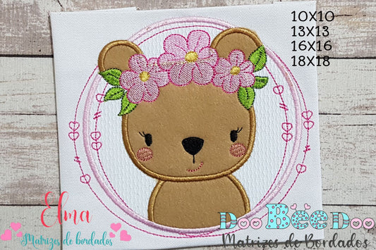Matriz de Bordado Ursinha com Flores na Moldura – Aplique